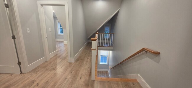 Building Photo - 124 Kenrick St