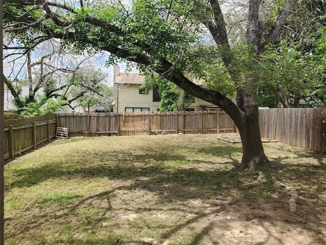 Building Photo - 9008 Sanger Dr