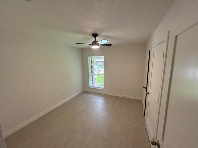 Building Photo - 1139 Pinecroft Dr