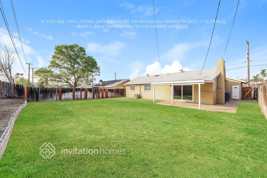 Building Photo - 10480 Hole Ave