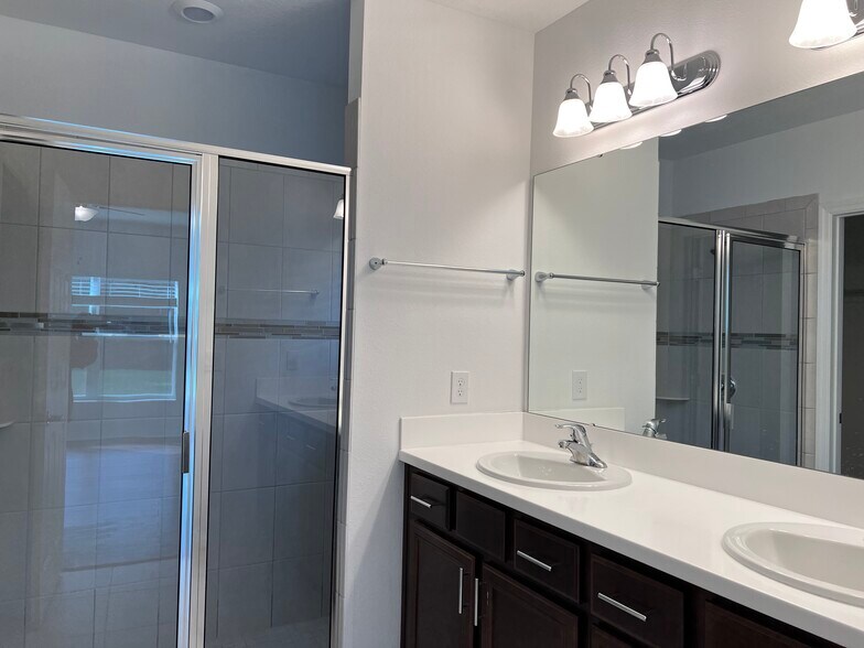 Building Photo - 3831 Carrick Bend Dr