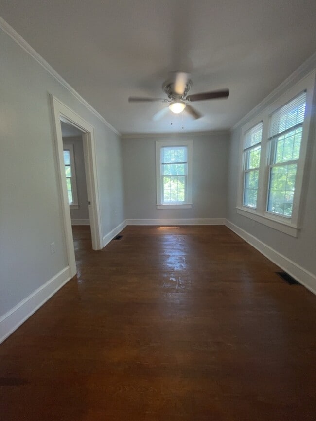 Building Photo - 2 Bedroom 1 Bathroom