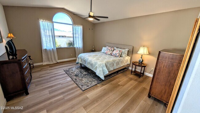 Building Photo - 38325 S Mountain Site Dr