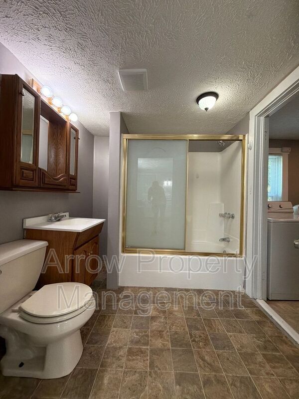 Building Photo - 625 3rd St