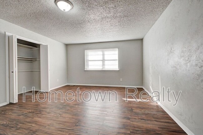 Building Photo - 605 W Clarke St