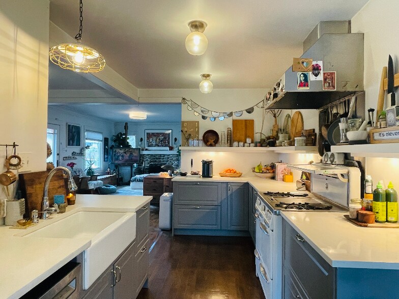 Building Photo - 1956 Phillips Way