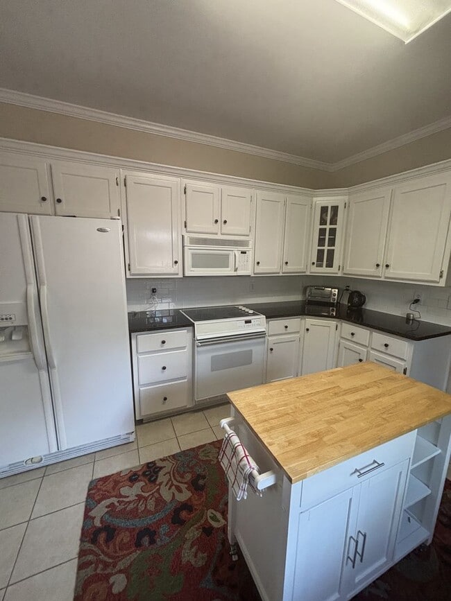 Building Photo - Spacious 3 Bed 2 Bath Home In Homewood With Large Basement