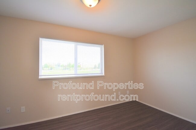 Building Photo - 738 NE 94th Ave