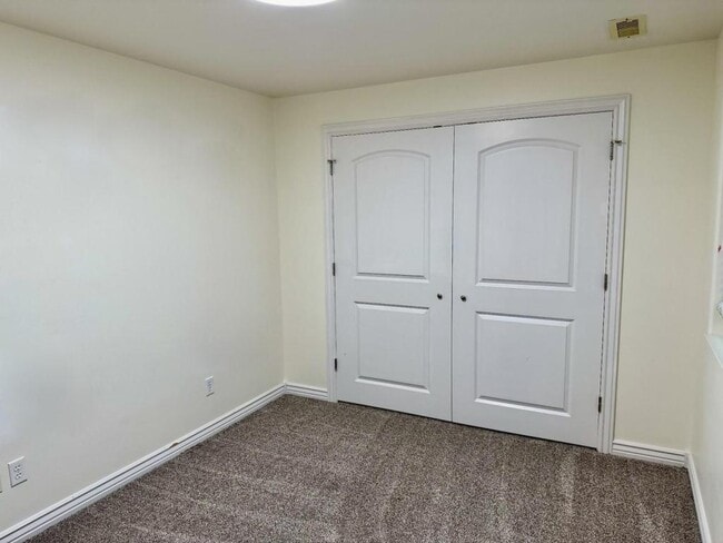 Building Photo - 3518 E Pearce Dr