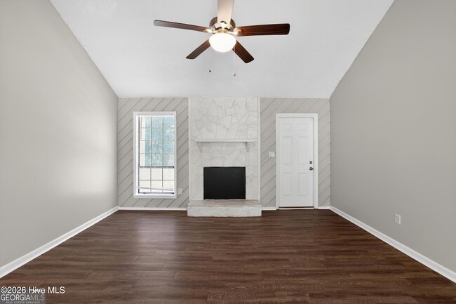 Building Photo - 3016 Mistletoe Ave