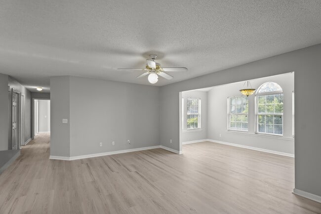 Building Photo - 2113 Sanderling Dr