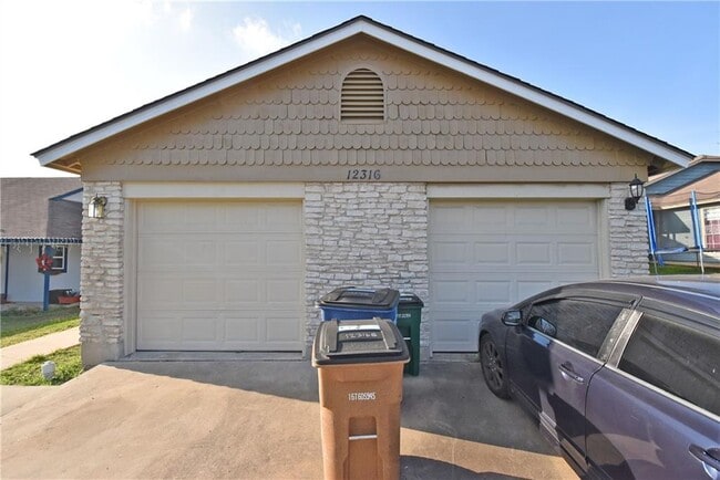 Building Photo - 12316 Dellrey Dr