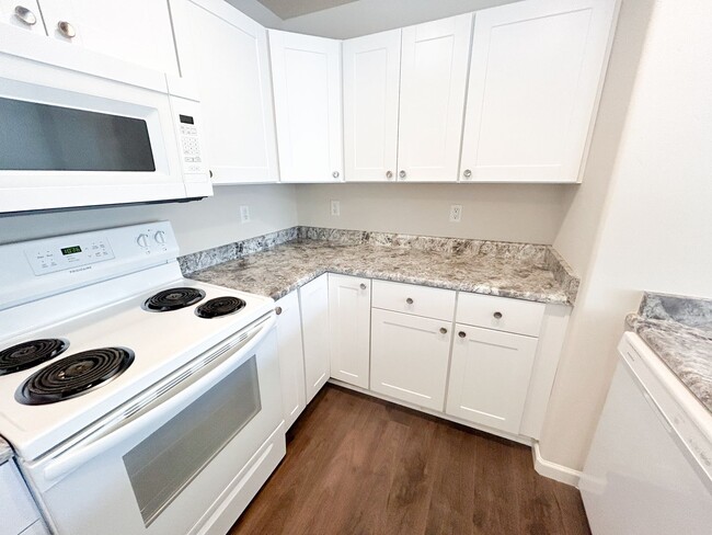 Building Photo - 3513 Chelsea St