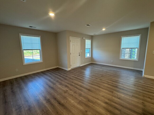 Building Photo - 201 Mountaindale Dr