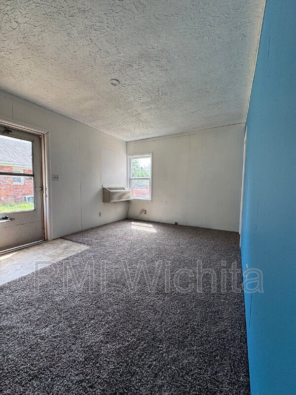 Building Photo - 1719 S Glenn Ave