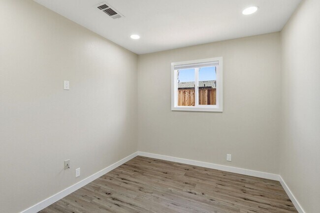 Building Photo - Turnkey Open-Concept Home with Central A/C & Solar