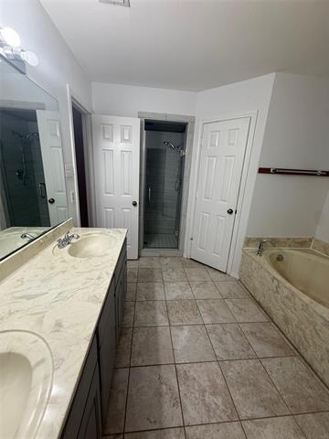 Building Photo - 1009 Village Wood Ct