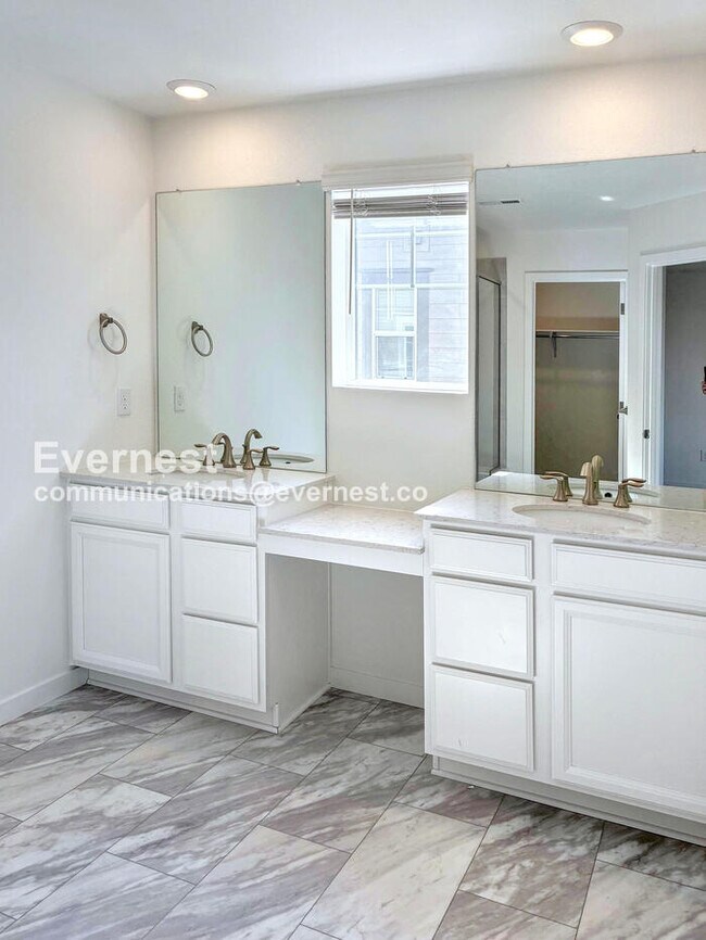 Building Photo - 740 Columbia St