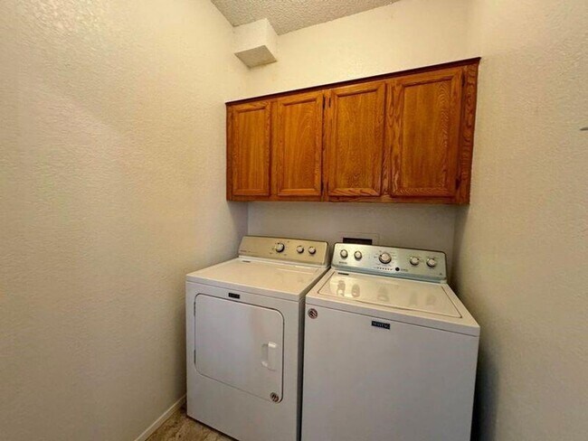 Building Photo - Charming 2/2 condo in Westcreek Landing!