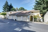Building Photo - Charming Updated 2 Bedroom 2 Bathroom Bellevue Condo