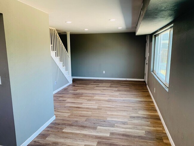 Building Photo - Updated 2 Bedroom 1.5 Bath in Westminster