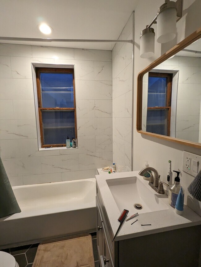 Building Photo - 1133 N Winchester Ave