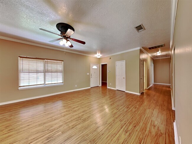 Building Photo - 906 Crystal River