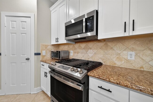 Building Photo - 3718 Garden Green Trail