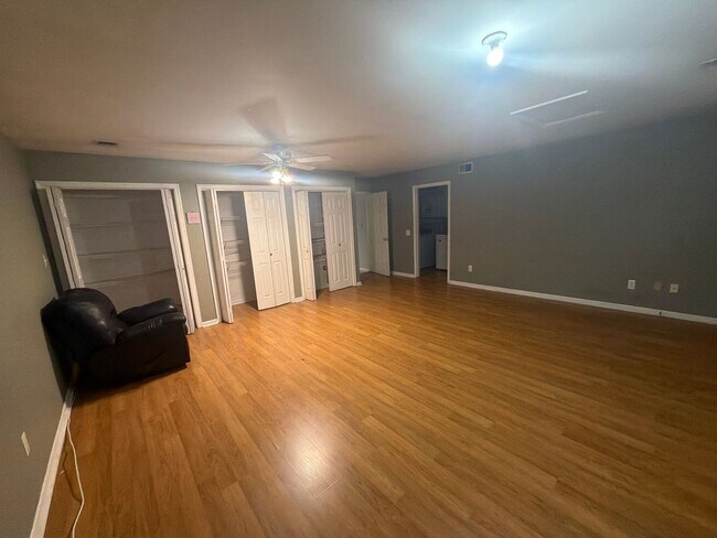 Building Photo - 4-Bedroom Home in Howell