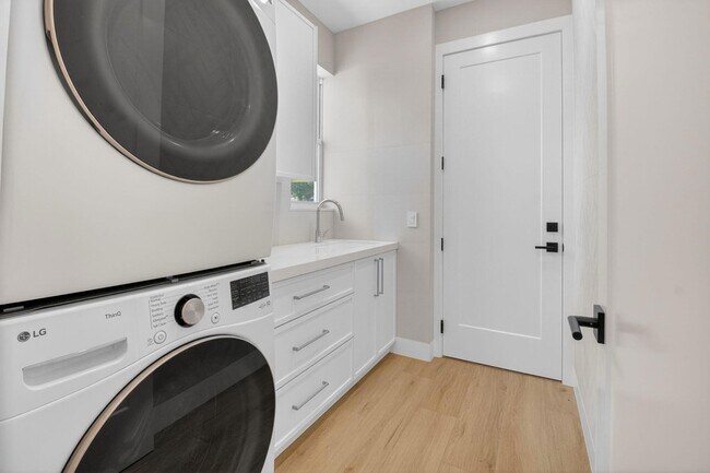 Building Photo - 5537 NW 21st Way