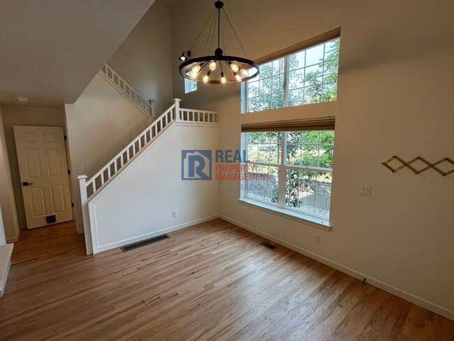 Building Photo - 737 Snowberry St