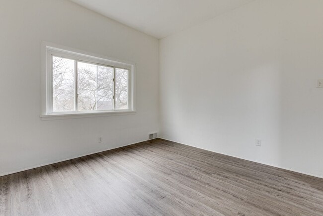 Building Photo - Available APRIL 2026 - Spacious 3 Bedroom Apartment in the Heart of Mt Oliver!