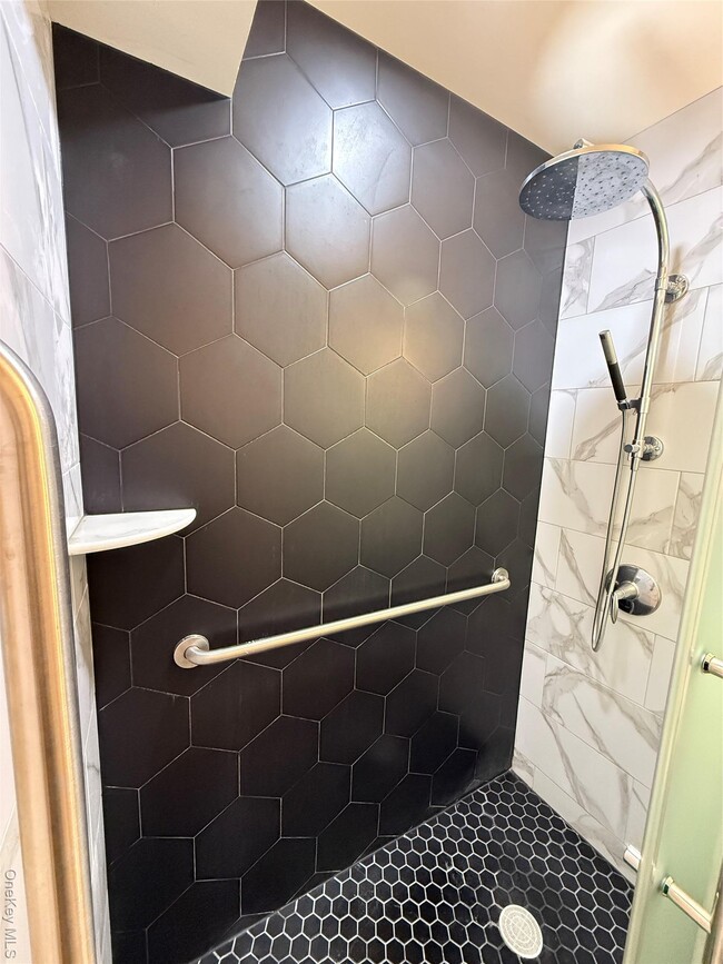 Building Photo - 137-05 Franklin Ave