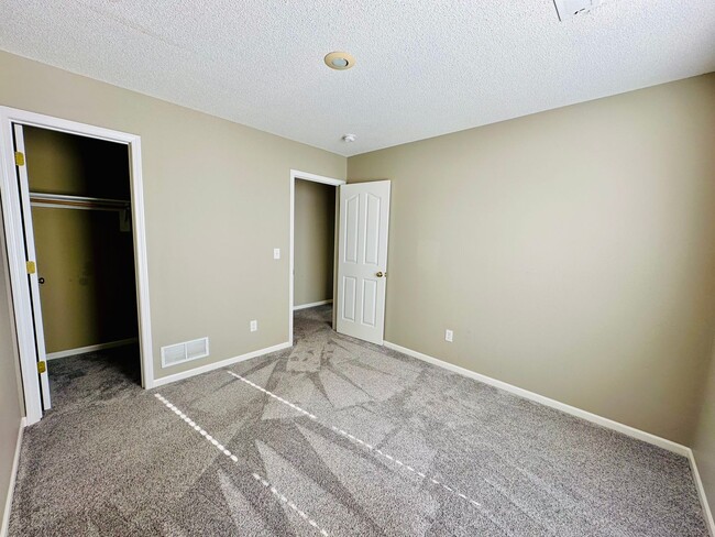 Building Photo - {14453} Updated Duplex in Prime Location +...