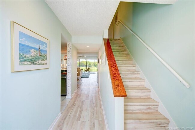 Building Photo - 5532 NE Gulfstream Way