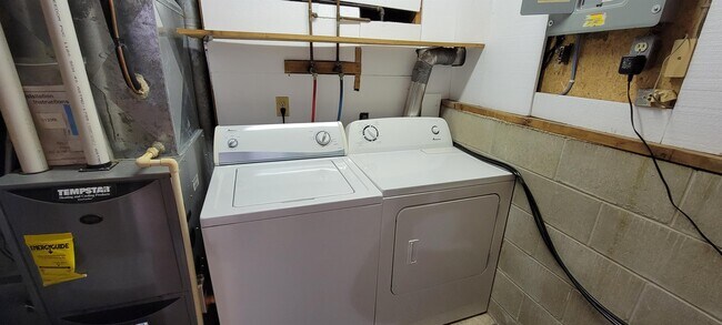 Building Photo - 4020 2nd Pl NW