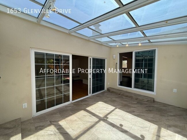 Building Photo - 1653 Glenville Dr