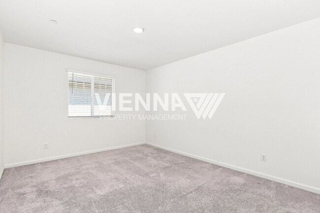 Building Photo - 3033 Welton Cir