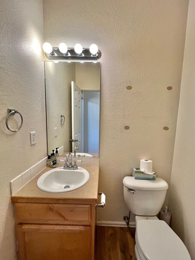 Building Photo - Beautiful 3 bed 2.5 Bath Home in East Loveland, CO!