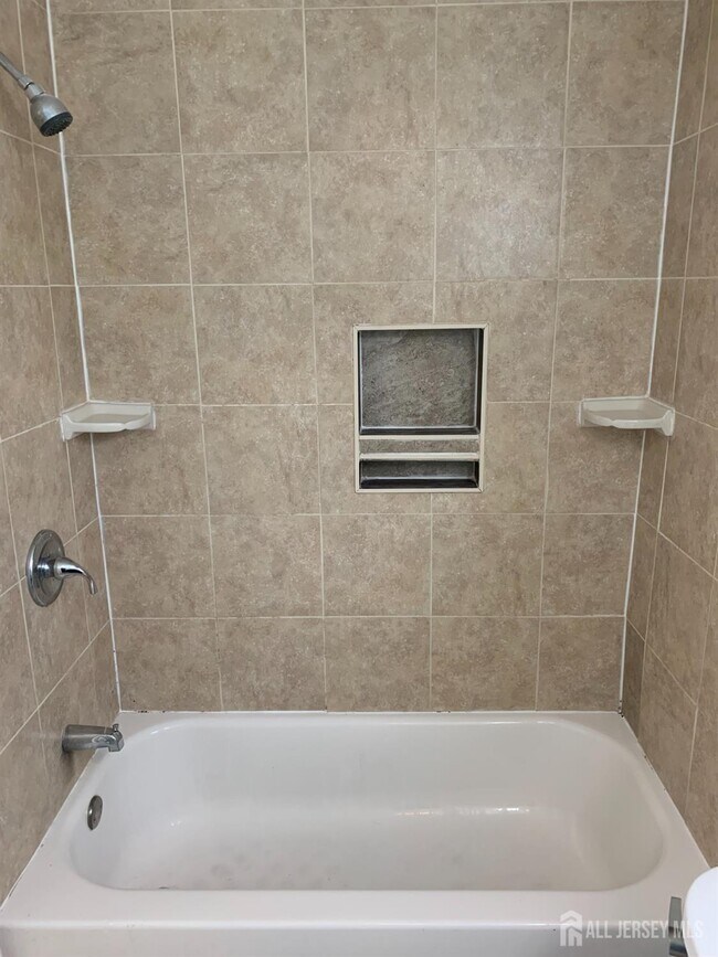 Building Photo - 47 Holly St