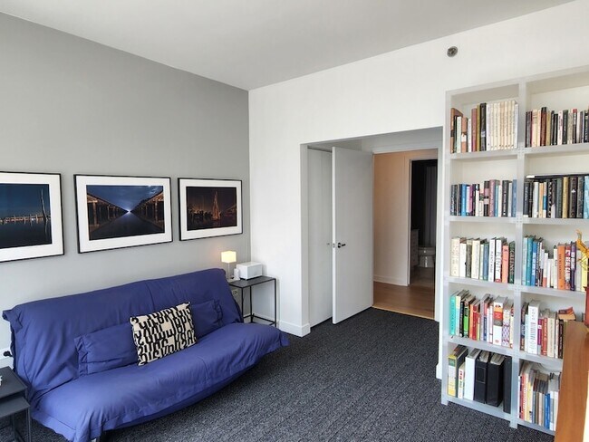 Building Photo - 8 E Randolph St