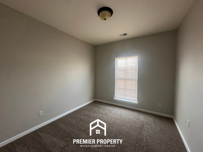 Building Photo - 2274 Southern Woods Dr