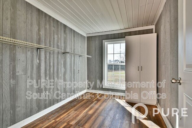Building Photo - 5674 Duncan Rd
