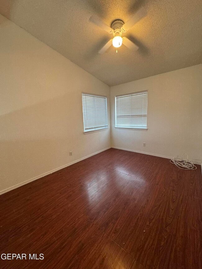Building Photo - 3033 Tierra Humeda Dr