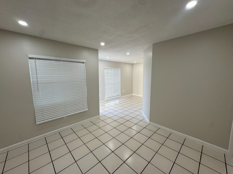 Building Photo - 933 SW 16th Pl