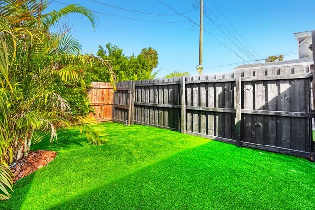 Building Photo - 213 W Frierson Ave