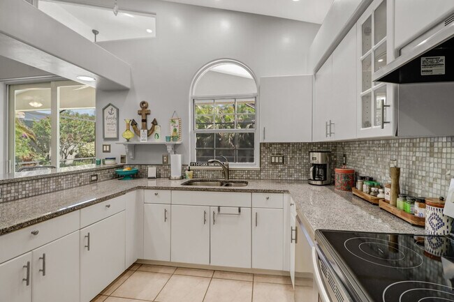 Building Photo - 619 98th Ave N