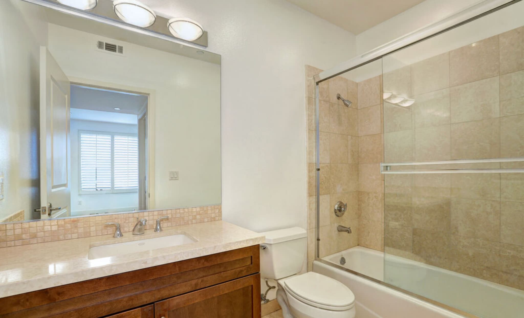 3 full bathrooms, all en-suite - 11851 Laurelwood Dr