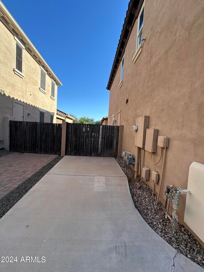 Building Photo - 2251 E Azalea Dr
