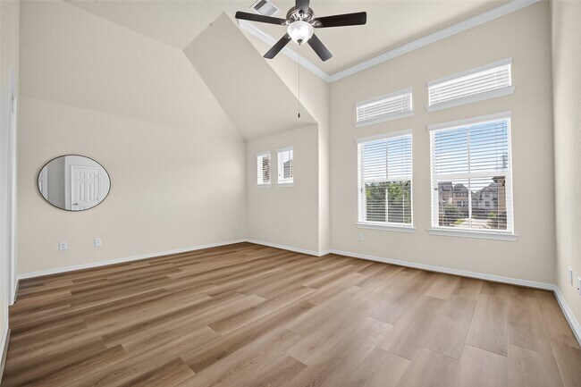 Building Photo - 2707 Shadybrook Meadow Dr